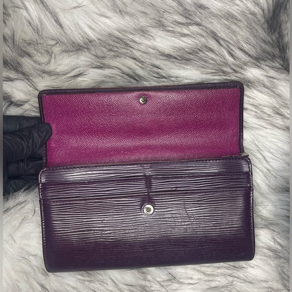 Authentic Louis Vuitton Epi Sarah Wallet Dark Purple - Picture 4 of 16